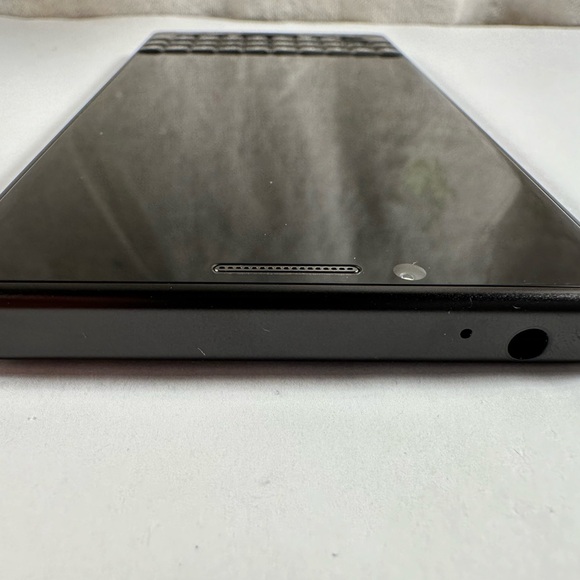 BlackBerry Key2 - Picture 5 of 6